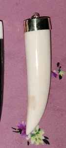 Pendentifs en mosaïque de pierre naturelle écologiques, charmes tribaux incurvés en forme de dent avec anneaux métalliques pour la fabrication de bijoux - Product Image 4