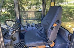 Chargeur sur pneus Komatsu WA320 d'occasion Pompe hydraulique Kawasaki 4 tonnes Excellent état Construction Utilisation Vente - Product Image 6