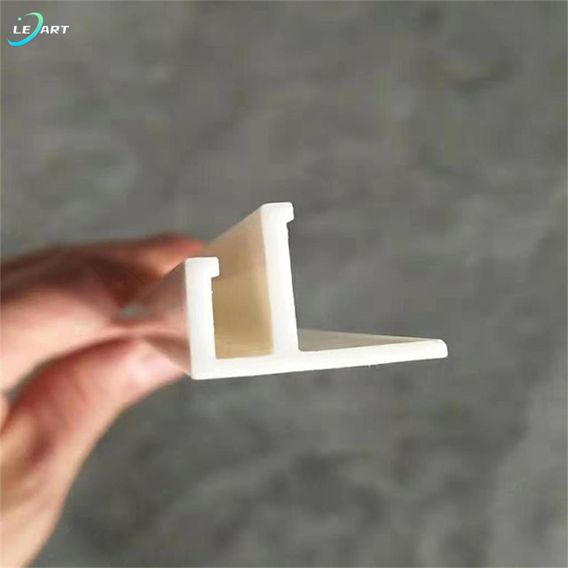Profilé PVC en F