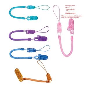 Attache-sucette moulée anti-chute avec jouet à mâcher pour bébé et cordon à ressort pour éviter la perte, fabriqué en Chine - Product Image 1