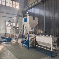 Installation sur site d'une machine à granulés d'aliments pour animaux de ferme 3TPH, pour le traitement du maïs/soja/céréales/paille/maïs en vrac, destinée à la production de granulés d'aliments.