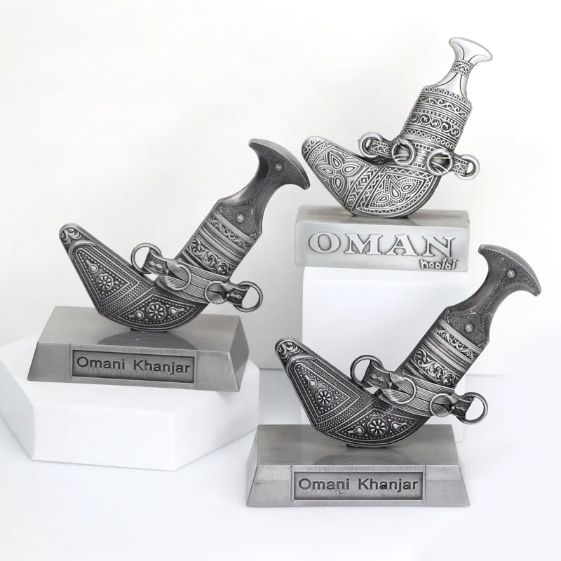 Toptan özel Logo ev masa dekoratif umman Khanjar deve hatıra Metal heykelcik