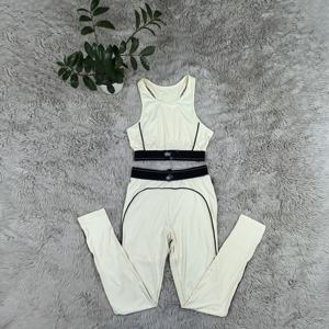 เสื้อกล้ามออกกำลังกาย Y2197 รุ่นซัมเมอร์เลตเตอร์ เก็บทรงเอวสูง ยกสะโพก กระชับหน้าท้อง ชุดออกกำลังกายโยคะฟิตเนส - Product Image 5