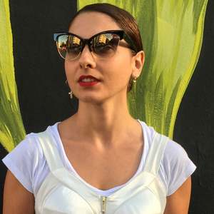 Lunettes de soleil vintage surdimensionnées pour femme avec verres dégradés, grandes montures, style œil de chat - Product Image 1