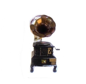 เครื่องเล่นแผ่นเสียงโบราณชุบทองแดงพร้อมฐานไม้สี่เหลี่ยมและขาไม้สำหรับตกแต่งบ้าน - Product Image 1