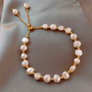 Braccialetti con coulisse con perline regolabili in oro placcato di moda per donne, braccialetto di <span class=keywords><strong>perle</strong></span> <span class=keywords><strong>rosa</strong></span> bianche irregolari per ragazze - Product Image 1