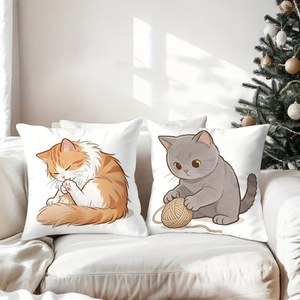 居心地の良い枕に寝そべる愛らしい猫たちが、ホリデーのストッキングやトナカイの角で飾られたお祭り気分あふれるリビングルームを彩ります。 - Product Image 3