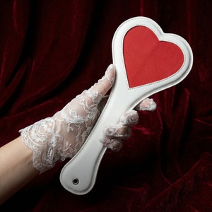 M-P4003 Paleta BDSM de Cuero en Forma de Corazón con Púas para Castigo de Parejas, Juego de Picardías Intenso, Paleta BDSM de Cuero Liso - Product Image 3
