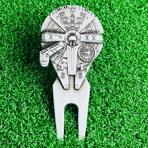 Herramienta de golf para reparar divots, de aleación de zinc, magnética, con diseño de nave espacial, para mantenimiento de campos de golf y uso como marcador de pelota. - Product Image 1