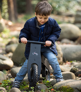 Vélo d'équilibre classique <span class=keywords><strong>en</strong></span> <span class=keywords><strong>bois</strong></span> de 12 "Vélo <span class=keywords><strong>en</strong></span> <span class=keywords><strong>bois</strong></span> bon marché pour enfants - Product Image 4