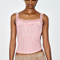 Pastellrosa Geripptes Strick-Cami-Top für Damen mit Spitzenbesatz, Quadratischem Ausschnitt, Schleifendetail, Kurz Geschnitten, Ärmellos, Y2K Coquette Femininer Ausgeh-Look Tanktop