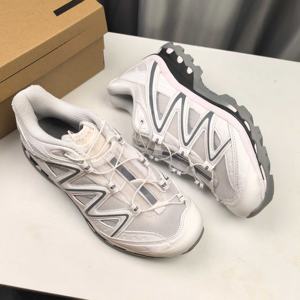 Nouvelles chaussures de sport décontractées respirantes de luxe pour l'automne avec lacets réglables et protection de la chaussure en maille souple pour la randonnée. - Product Image 2