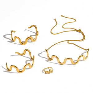 Conjunto de collar de novia elegante y moderno con cola de zareno y circonitas cúbicas, accesorios para novias. - Product Image 4