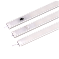 Éclairage LED personnalisé à détecteur de mouvement PIR pour armoire, profilé en aluminium, bande lumineuse linéaire pour garde-robe, vitrine à vin, placard à chaussures, étagère