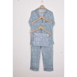Ensemble de pyjama pour femmes imprimé à la main, col rabattu, fermeture boutonnée, manches trois quarts, vêtements de nuit, vêtements de détente d'été - Product Image 1