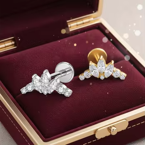 <span class=keywords><strong>Piercing</strong></span> Tragus in Titanio Placcato <span class=keywords><strong>Oro</strong></span> G23 con Filettatura Interna, 5 Zirconi, Labret a Fiore con Retro Piatto, Lunghezza Barra 8mm, per Uso Quotidiano - Product Image 3