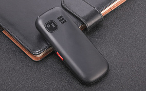 E1808 Bán Buôn 2G Người Cao Tuổi 1.77 Điện Thoại Di Động Với Thẻ Ba Lớn Pin Lớn Nút Bàn Phím 3Sim Thanh Điện Thoại Tính Năng Sử Dụng Điều Kiện - Product Image 6