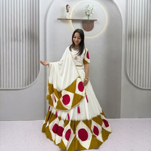 Ensemble Lehenga haut de gamme en pur coton entièrement cousu avec de lourdes broderies à la main, des motifs Gotta Patti authentiques et des Latkan traditionnels faits à la main - Product Image 1