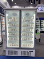 Réfrigérateur de supermarché avec vitrine en verre et porte battante