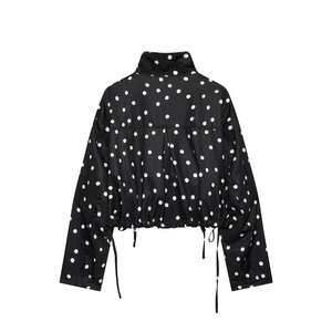 Set da donna 2026: Nuovo completo casual alla moda con giacca a pois a maniche lunghe e pantaloncini mini a pois retrò - Product Image 2
