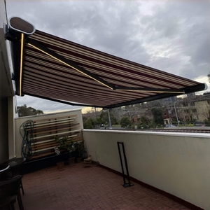 กันสาดแบบพับเก็บได้ ขนาด 7 เมตร ยาว 4 เมตร แบบกล่องเต็ม สำหรับสวน ใช้ได้ทั้งแบบใช้มือและแบบไฟฟ้า สำหรับกันแดด ป้องกันแสงแดด ใช้กลางแจ้ง ระเบียงบ้าน - Product Image 1