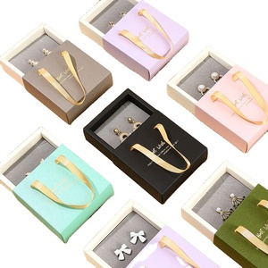 Boîtes à bijoux en stock d'usine, petites et exquises, avec design de levage par corde, boîte à bijoux personnalisée avec logo - Product Image 1