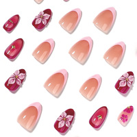 Ongles courts en acrylique rouge et rose nude, forme amande, à presser, avec motif floral 3D et perles étoiles dorées, style français, modèle BOX DESIGN