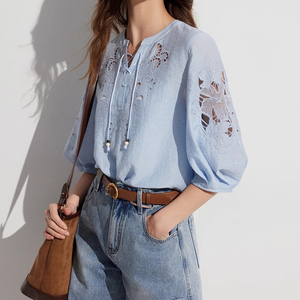 <span class=keywords><strong>Camicia</strong></span> da <span class=keywords><strong>donna</strong></span> di fascia alta Chic in raso blu ricamata floreale a trama vuota larga traspirante alla moda estiva - Product Image 3