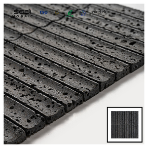 Mosaico de Mármol Natural Travertino SODIMOSAIC, Diseño Curvo 3D, Acabado Mate Negro, para Proyectos de Bares y Hoteles - Product Image 3
