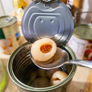 Lichi Enlatado al Mejor Precio al por Mayor, Lichi Pelado Sin Semillas de Alta Calidad en Almíbar para Tiendas de Té con Leche - Product Image 1