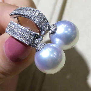 Pendientes de Perlas Akoya Blancas E2438 con Engaste de Oro de 18K, Perla Cultivada Redonda AAA, Estilo Clásico para Boda - Product Image 3