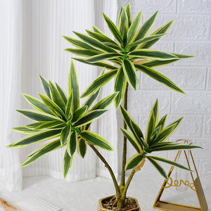 Rama Artificial de <span class=keywords><strong>Dracaena</strong></span> Reflexa de 3 Cabezas, Tallo de Bambú de la Suerte Variegado, Vegetación Tropical para Decoración del Hogar, Hotel u Oficina, Venta al por Mayor - Product Image 1