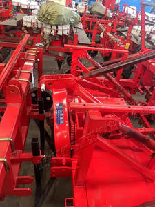 Самоходная машина для посадки рассады овощей с функциями внесения удобрений, капельного полива и мульчирования для теплиц и полей - Product Image 5