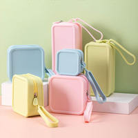 Meilleures ventes : Trousse de maquillage en silicone personnalisable avec logo, étanche, à fermeture éclair, pour cosmétiques, voyage et articles de toilette, à insérer dans un sac à main