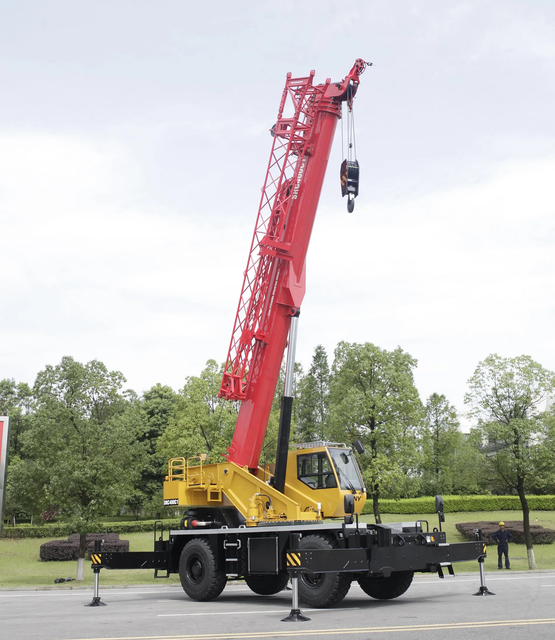 Durable SRC300T 30 Ton Rough Terrain Crane Telescopic Boom Construction Crane with 44m Height for Site Lifting