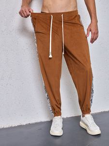 <span class=keywords><strong>Pantalones</strong></span> <span class=keywords><strong>de</strong></span> <span class=keywords><strong>hombre</strong></span> a la moda a precio <span class=keywords><strong>de</strong></span> fábrica, <span class=keywords><strong>pantalones</strong></span> <span class=keywords><strong>de</strong></span> chándal <span class=keywords><strong>con</strong></span> <span class=keywords><strong>tiras</strong></span> reflectantes y estampado <span class=keywords><strong>de</strong></span> Paisley para uso diario - Product Image 2