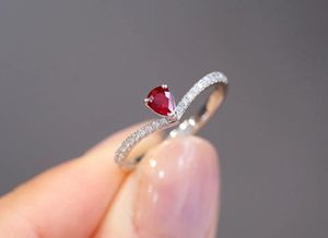 Anillo Xinfly Clásico de Oro de 18K con Rubí en Forma de Lágrima, Color Rojo Sangre de Pichón, Chapado en Oro Blanco con Diamantes - Product Image 2