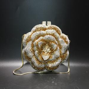 Bolsos de Noche Elegantes Multicolores con Flores de Rosa y Diamantes, Bolso de Mano de Metal Calado con Cristales para Mujer - Product Image 3
