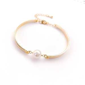 Delicato Braccialetto con Singola Perla in Oro Rosa, Bracciale da Sposa, Regalo per Damigelle, Set di Perle, Gioielli per la Festa della Mamma - Product Image 1