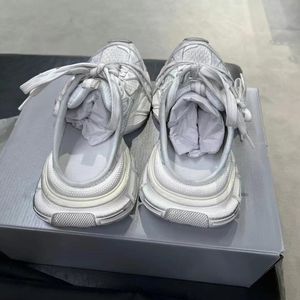 Chaussures de sport de luxe 3XL de haute qualité pour hommes et femmes, pantoufles de marche en plein air, design tendance, chaussures décontractées en maille respirante - Product Image 4