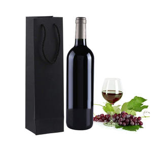 Многоразовая портативная черная картонная сумка с ручками — с возможностью нанесения логотипа, идеально подходит для подарков с вином и напитками, а также как черная почтовая сумка - Product Image 3
