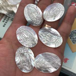 Pendentif en grosse pierre naturelle, caméo, jésus de jésus, mère de perle, religieux pour pendentif - Product Image 1