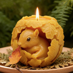 Bougie artistique personnalisée en forme d'écureuil, adorable et mignonne, pour la décoration de Noël - Product Image 3
