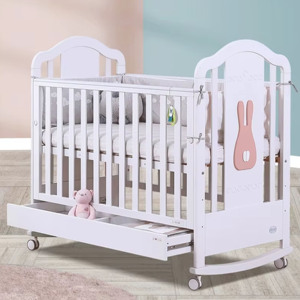 Cuna Moderna Ajustable de Madera de Pino Sólido Blanca con Diseños de Dibujos Animados para Sala de Estar y Uso Escolar - Product Image 1