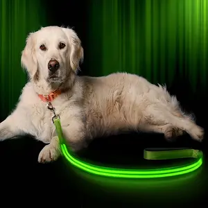 ナイトセーフティペット製品は、暗闇で光る犬を導きました調整可能なルミナスカラーライトアップドッグリーシュ