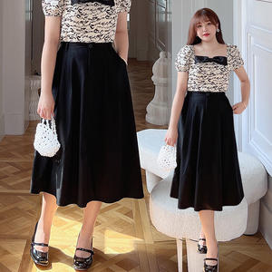 Jupe parapluie mi-longue en satin noir uni pour femmes grandes tailles, taille naturelle N8294 - Product Image 4