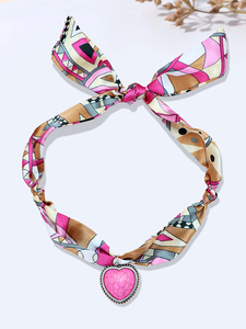 Trendige Türkis-Herzanhänger Seidenschal-Halskette für Damen für Formelle Anlässe und als Geschenk mit Diamant-Türkis Hauptstein - Product Image 5