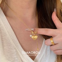 Collier Pendentif Cœur Rétro en Bambou Doré avec Fermoir Polyvalent, Chaîne de Pull Haut de Gamme Luxe Léger et de Niche