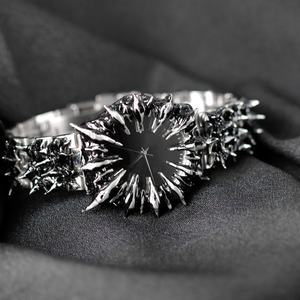 Reloj Gótico con Cristal de Zafiro y Puntas, Esfera Roja, Resistente al Agua, Estilo Punk, Reloj de Acero Inoxidable para Hombre, Estilo Urbano - Product Image 6