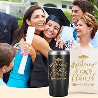 Cadeau d'idée de cadeaux de graduation 2024 personnalisé pour les étudiants avec gobelet de 20oz sac à accrocher cadeau de graduation pour fils fille